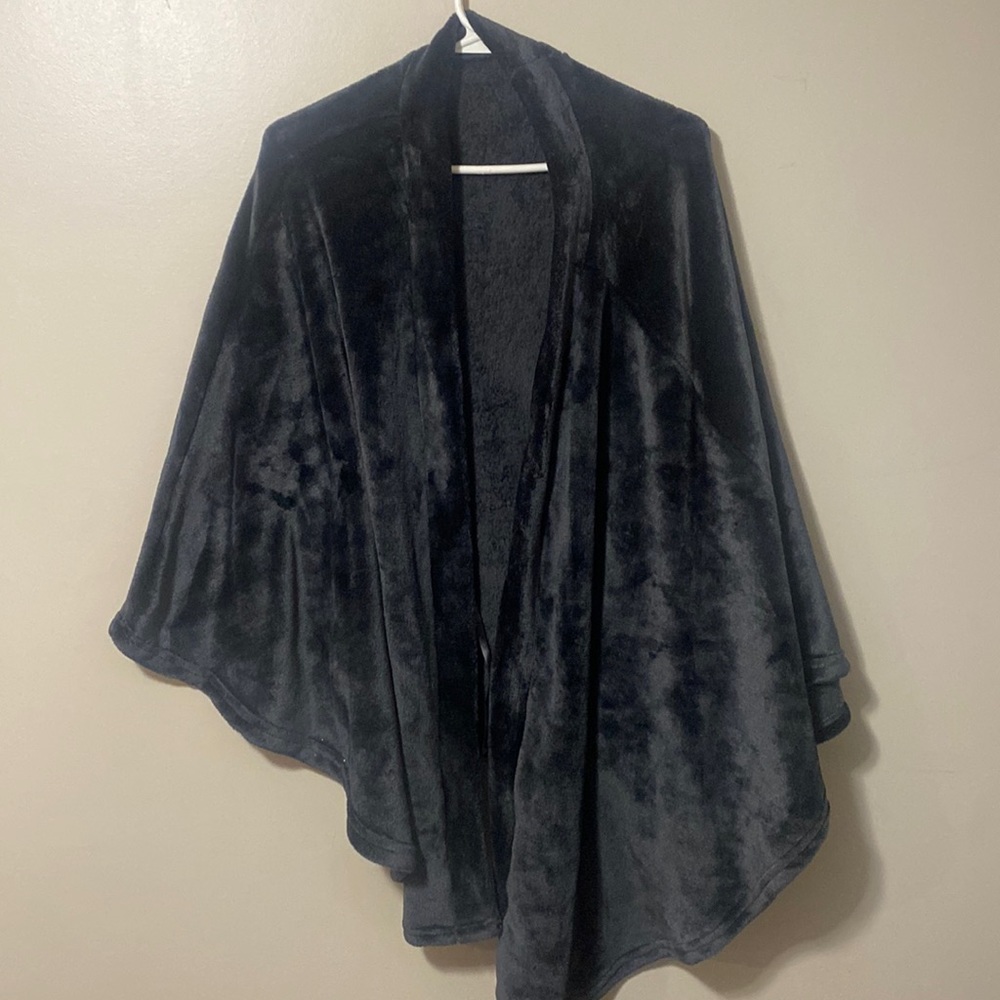 Sleeveless Shawl/Cloak